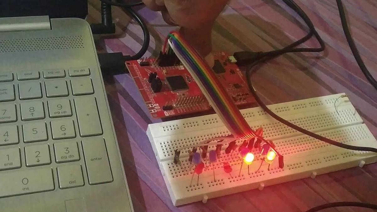 'Video thumbnail for TI Launchpad: Blinking LED in Sequence with MSP430P401R Using Digital Read/Write Pins'